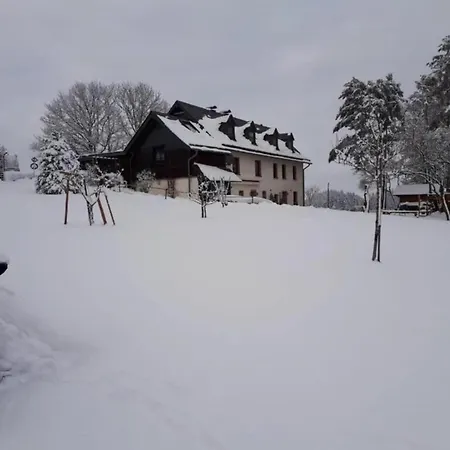 Hillside Semesterbostad